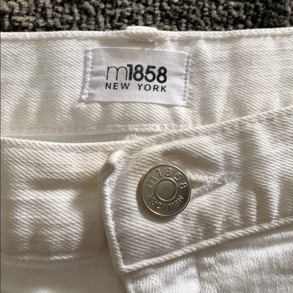 Women’s white jean shorts - Picture 2 of 3